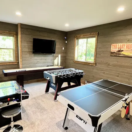 Riverfront Luxury Cabin With Pond And Hot Tub