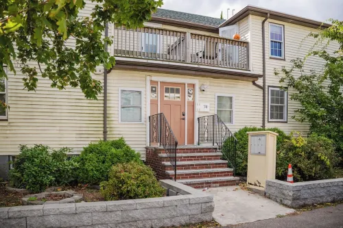 74L - 2BR Quincy - Cozy Couple Hideout near Wollaston Beach