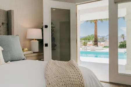 Golf Course Luxury, Views w/Heated Pool & Spa, Mini Putt, Near Marina