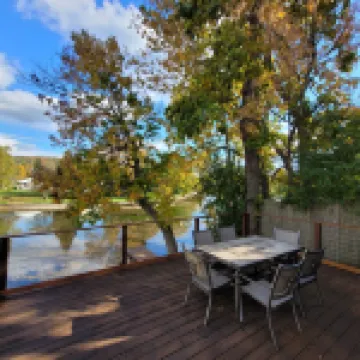 Cozy Lakefront Cottage on Little York Lake