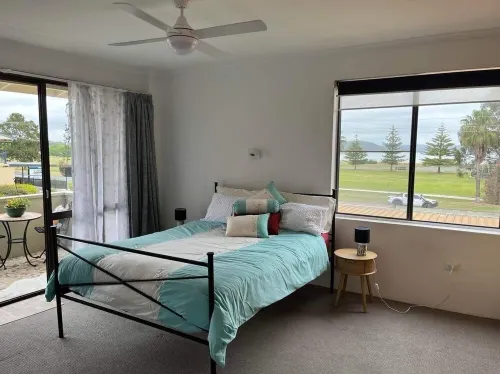 Beachfront Batemans Bay-Batehaven NSW2 bedroom apartment,pool, free parking