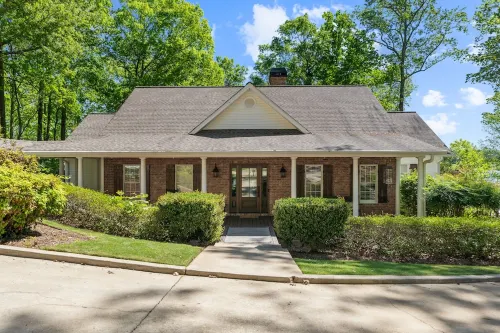 LAKEFRONT HOME DIRECTLY ON LAKE OCONEE WITH BOAT RENTAL
