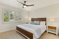 Family friendly condo, bright and beachy, walk to the beach! AC, pool, hot tub! - balcony