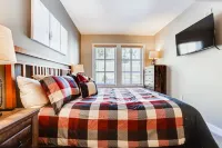 New Listing Steps from the lifts, Multiple Hot tubs/Play Pool