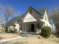 The Original 1947 UFO Home Downtown Roswell NM Các khách sạn gần Spring River Park and Zoo