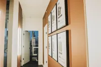 Skyline Serenity: Sauna, Hot Tub, Peloton, Views, Free Parking, Wifi