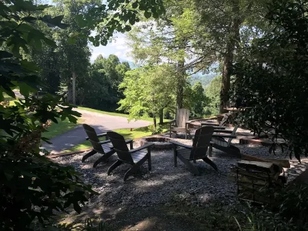 Charming Bear Paw Cabin with Spectacular View of Lake Hiwassee