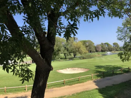 Bright 6-seater apartment overlooking the Marina
