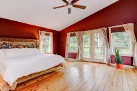 Entire Home in peaceful location near river and downtown