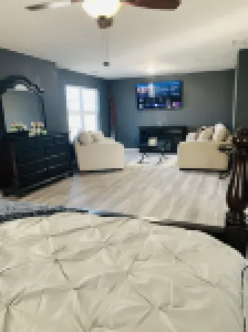 Large home in Savannah for a family of 10 people