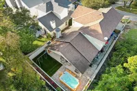 Multi Family, Close to Beaches, Great Back Yard The Unicorn Emporium附近的飯店