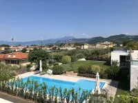 APARTMENT INSIDE A VILLA, LARGE GARDEN WITH LAKE AND POOL VIEW