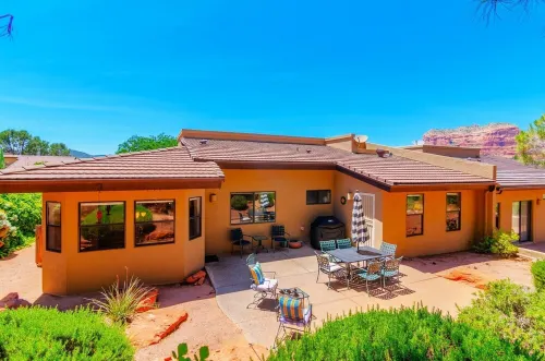 UPSCALE Sedona VIEWS-heated POOL-golf-hot tub-Pball-tennis-fireplace-PRIVATE