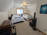 The Blue Chalet on Sage Lake! - near boat launch - pontoon available for rent