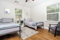 Two Bedroom cottage sleeps 6 & just 7 min from Viejas Casino