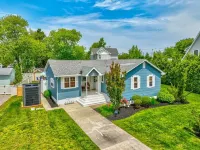 Renovated Cool House / Private Heated Pool / Short Walk to Beach / Sleeps 10