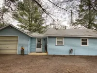 Year round cozy cabin on Trout haven Pond, close to trails & Lake St. Helen