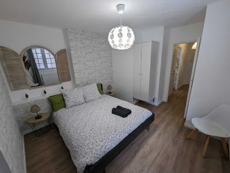 En Hypercentre, au Calme, Avec Cour Privative Aménagée, Appartement Rénové Отели рядом с достопримечательностью «Ашан»