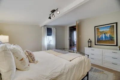 Cozy and Modern Poconos Cabin close to Skytop and Lake Wallenpaupack!