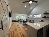 Cottage in Lexington with Lake view just 100 steps from the beach!!