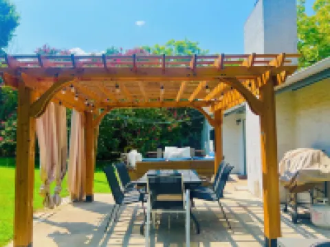 Ashley’s Boutique Inn - Austin Alternative Open!!!