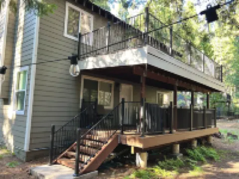 Secluded Cabin with Hot tub on spacious private lot