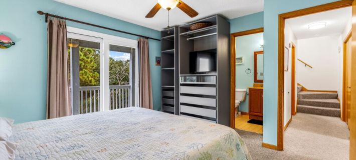 Private pool w/ heat available, hot tub, pet friendly, 5 min walk to beach! Hotels in Corolla