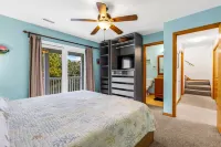 Private pool w/ heat available, hot tub, pet friendly, 5 min walk to beach!