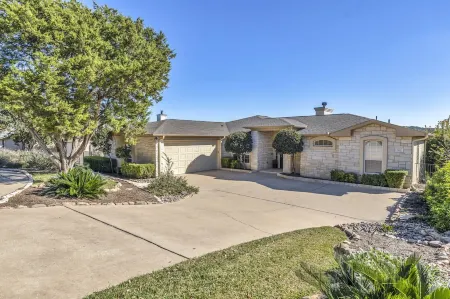 Panoramic views of Lake Travis & TX Hill Country