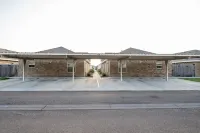 Gorgeous Pet Friendly Townhome: Clean and Spacious With Private Terrace! Các khách sạn gần UTRGV Visual Arts Building