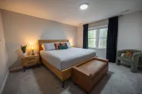 North Hills Oasis- 5mins from North Hills, Newly Renovated, Two En Suites! - Boutique