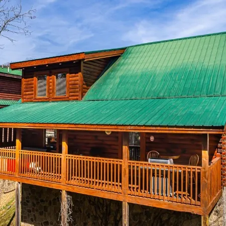 Blackberry Bear - Enjoy Spring and Summer in the Smokies!