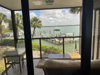 Waterfront Condo in the newly renovated Riverside Club B 201, Olde Marco! Hotel in zona Endless Summer Adventures