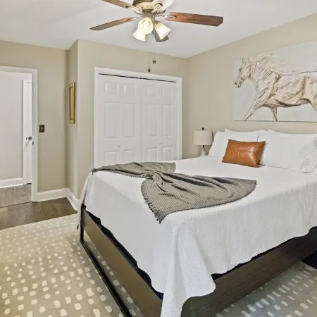 Cozy Private Basement w/ Pool & Workout