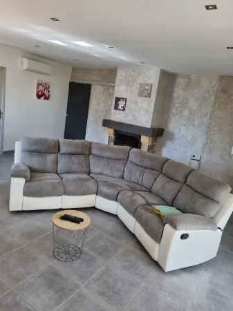 Bas de Maison 3 chambre 8 couchages avec piscine pour 6 adultes et 2 enfants Отели в г. Лумио