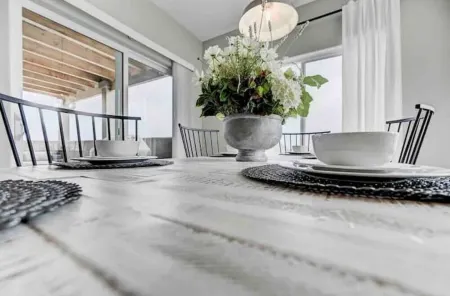 Rooftop Patio, Hot Tub, EV charging, Mtn views, close to AFA! Отели рядом с достопримечательностью «Парк Уотерфронт»