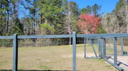 3-Bedroom Executive Rental Just 19 Minutes from River Street Отели рядом с достопримечательностью «Спортивная площадка Стиплчейз»