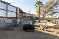 Hill top view stay- 9 mins from JTNP! Hottub-Game room-Firepit-Cowboy pool