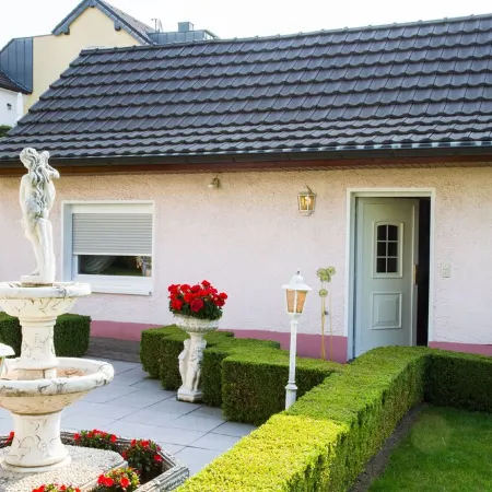 Central, quiet, vacation ambience, near Cologne Trade Fair & Mediterana