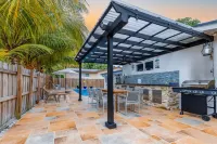 Casa Tropicana- Heated Pool, Game Room & Mins from Beach