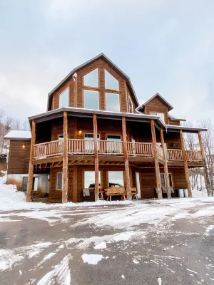 THE CAMBRY CABIN ~ Spacious Cabin with Stunning Unobstructed Bear Lake Views