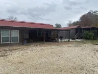 Beautiful 2 Bedroom Cabin with a lake view. South Toledo Bend State Park附近的飯店