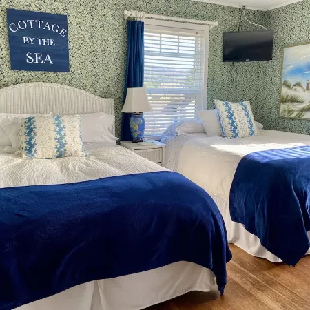 Beautiful Historic 5 Star Home on the River's Edge in Seaside. Walk to Downtown.