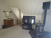 Cozy Mountain View home just blocks from center of town.