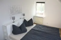 90 sqm bright, child-friendly apartment Hotels in Vollerwiek