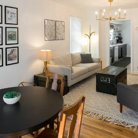 Downtown & Campus Wifi with Netflix 2Br 1Ba