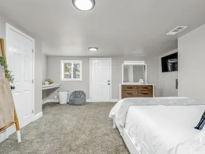 Fresno House Pool Foosball 2 Car Garage 5 Bed/3 Bath Hotel in zona Fresno Pacific University