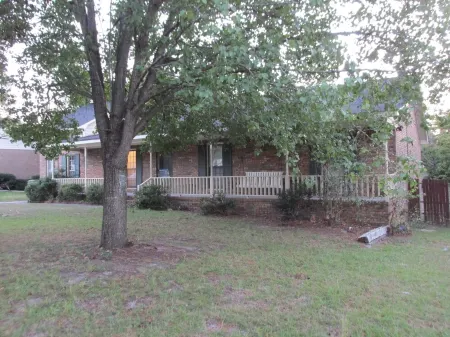 Cayce Charm Minutes to Downtown Columbia