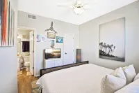 ArcadeFun! Walk2Beach! Hot Tub! Heated Pool! Sleeps7! Pets!