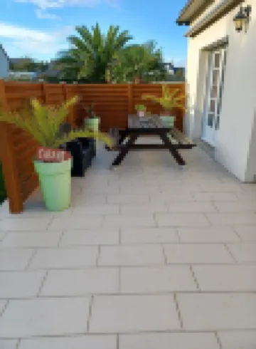 Contemporary house on fully enclosed garden